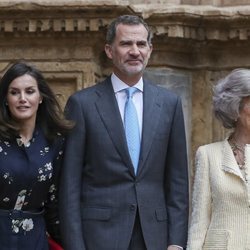 Los Reyes Felipe y Letizia junto a la Reina Sofía en la Misa de Pascua 2019