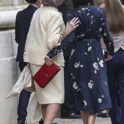 La Reina Letizia y la Reina Sofía, cómplices tras la Misa de Pascua 2019