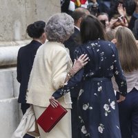 La Reina Letizia y la Reina Sofía, cómplices tras la Misa de Pascua 2019