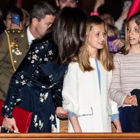 La Reina Letizia, la Princesa Leonor, la Infanta Sofía y la Reina Sofía hablan durante la Misa de Pascua 2019