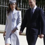 El Príncipe Guillermo de Inglaterra y Kate Middleton llegando a la Misa de Pascua 2019