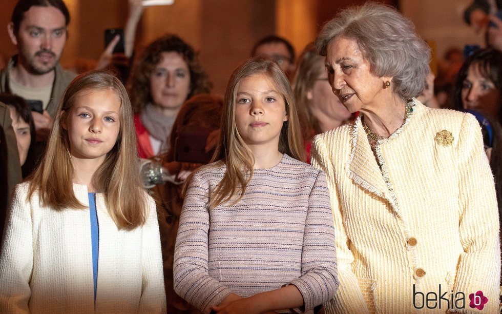 La Reina Sofía con la Princesa Leonor y la Infanta Sofía en la Misa de Pascua 2019