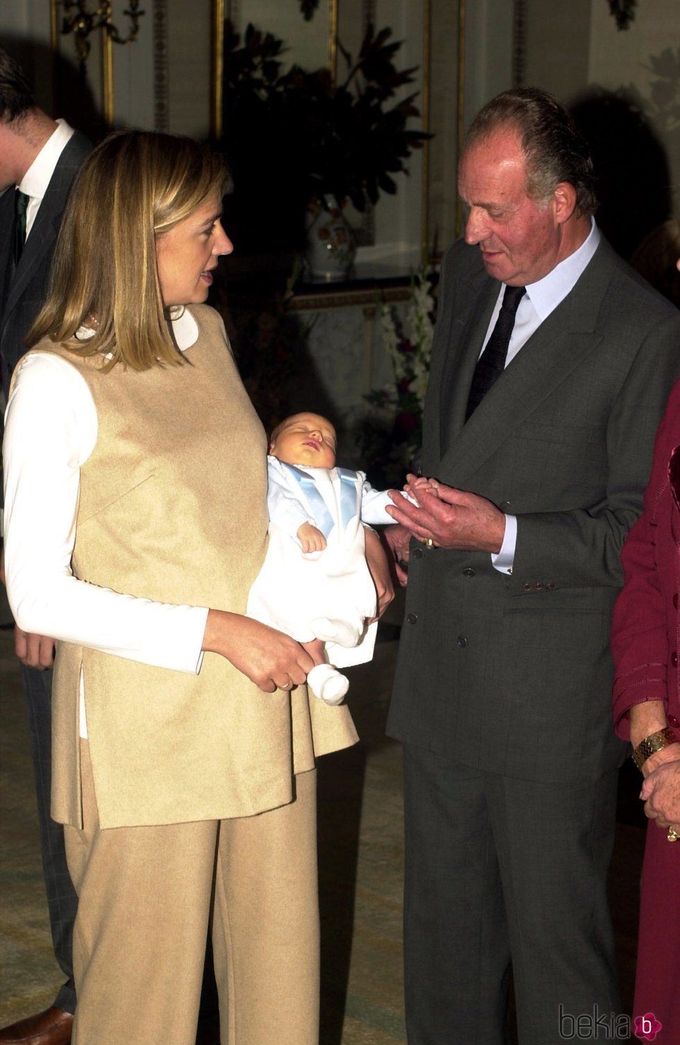 Pablo Urdangarin con el Rey Juan Carlos y la Infanta Cristina en su presentación