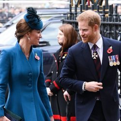 Kate Middleton y el Príncipe Harry en el Anzac Day