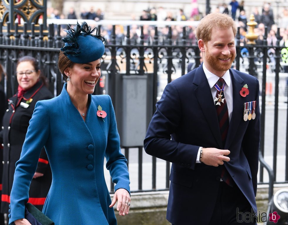 Kate Middleton y el Príncipe Harry en el Día de Anzac
