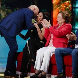 Kiko Rivera y Chabelita Pantoja saludándose en su reencuentro en 'Supervivientes 2019'