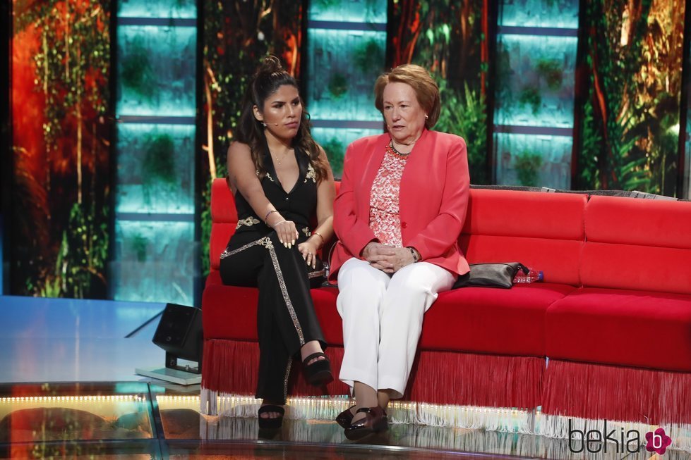 Chabelita Pantoja con la abuela de Omar Montes en el estreno de 'Supervivientes 2019'