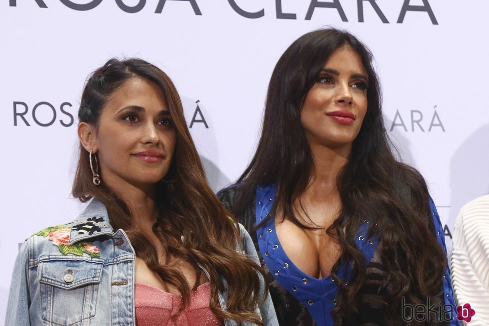 Antonella Roccuzzo y Daniella Semaan, juntas en el desfile de Rosa Clará