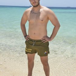 Posado oficial de Omar Montes en la playa para Supervivientes 2019