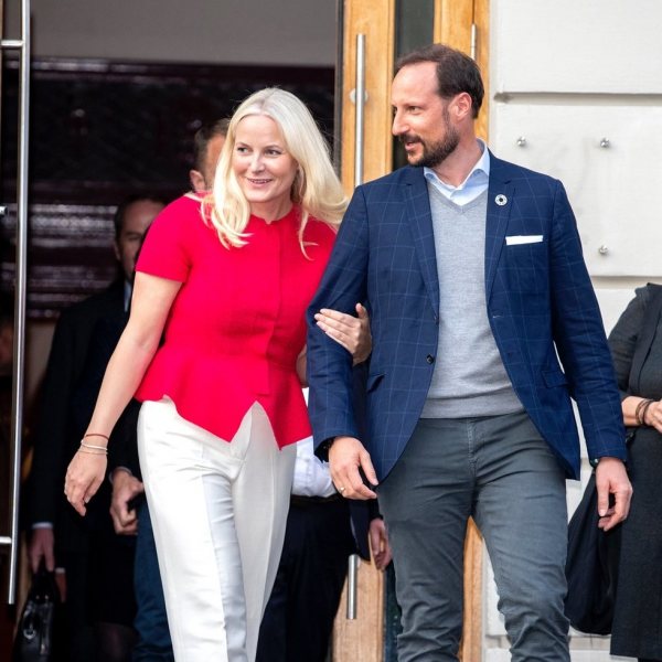 Mette-Marit y Haakon de Noruega en el Litteraturhuset - La Familia Real