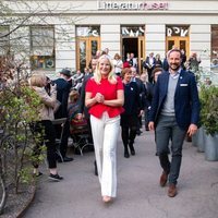 Los Príncipes Mette-Marit y Haakon de Noruega en el Litteraturhuset