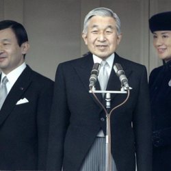 El Emperador Akihito con los Príncipes Naruhito y Masako