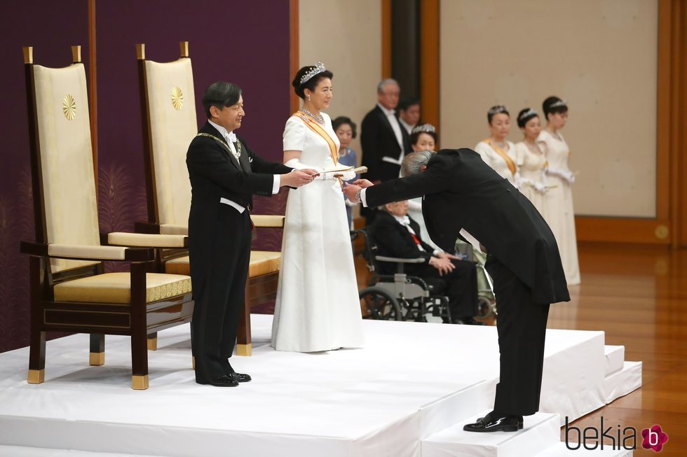 Naruhito de Japón pronuncia su primer discurso como Emperador junto a la Emperatriz Masako