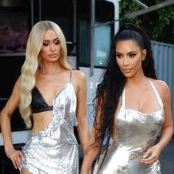 Kim Kardashian y Paris Hilton grabando un videoclip en California