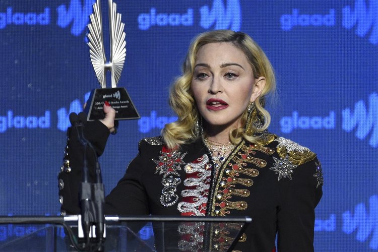 Madonna recibe el premio en los GLAAD Media Awards 2019