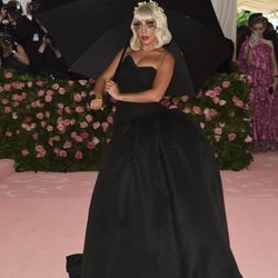 Lady Gaga en la alfombra roja de la Gala MET 2019 con su segundo look