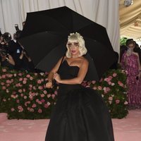 Lady Gaga en la alfombra roja de la Gala MET 2019 con su segundo look