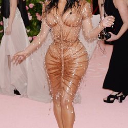 Kim Kardashian en la alfombra roja de la Gala MET 2019