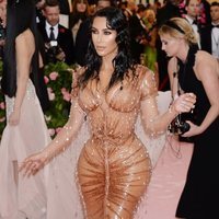Kim Kardashian en la alfombra roja de la Gala MET 2019