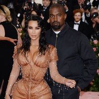 Kim Kardashian y Kanye West en la alfombra roja de la Gala MET 2019