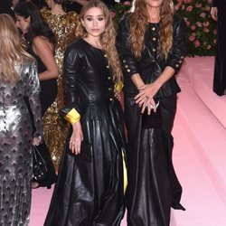 Mary Kate Olsen y Ashley Olsen en la alfombra roja de la Gala MET 2019