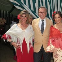 Victorio & Lucchino junto Arancha de Benito y Cecilia Gomez en la Feria de Abril 2019