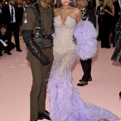 Travis Scott y Kylie Jenner en la alfombra roja de la Gala MET 2019