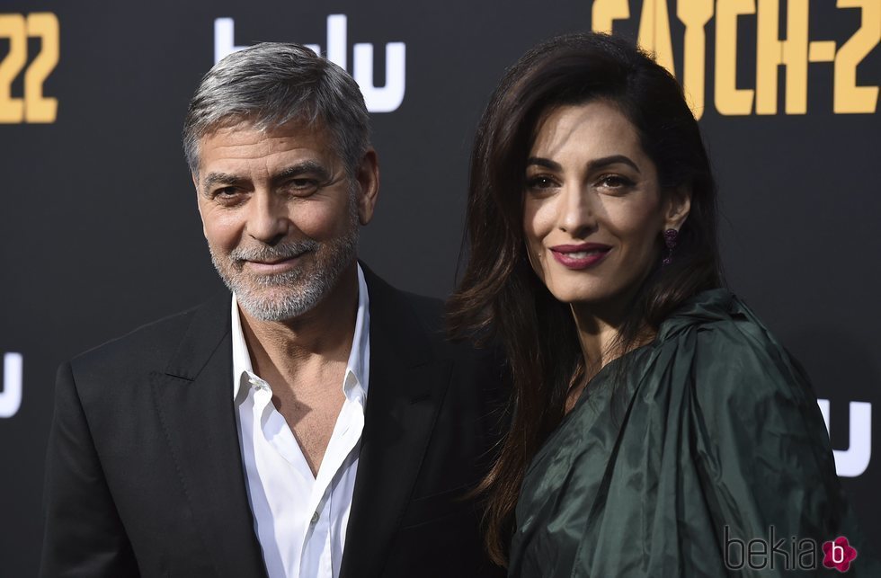 George Clooney y Amal Clooney en el estreno de la película 'Catch-22'