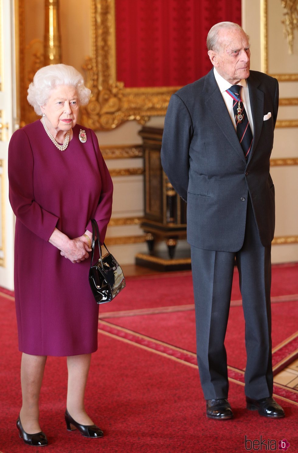 La Reina Isabel y el Duque de Edimburgo reaparecen tras el nacimiento del primer hijo del Príncipe Harry y Meghan Markle