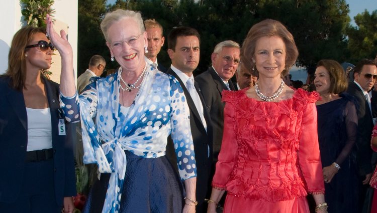 La Reina Margarita de Dinamarca y la Reina Sofía en la boda de Nicolás de Grecia y Tatiana Blatnik