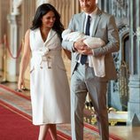 El Príncipe Harry y Meghan Markle presentan a su primer hijo Archie Harrison en Windsor Castle