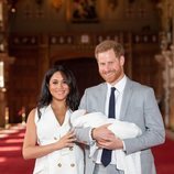 El Príncipe Harry y Meghan Markle, muy felices en la presentación de su primer hijo Archie Harrison