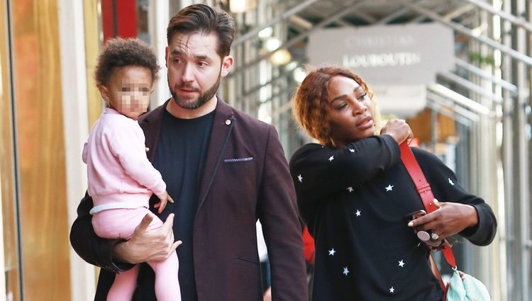 Serena Williams paseando por NY con su familia