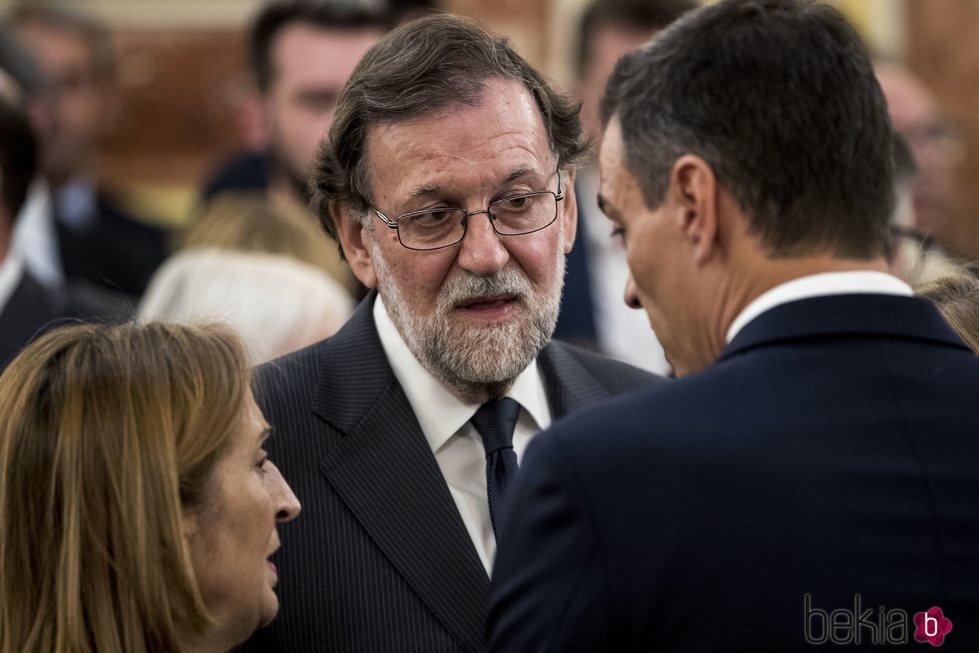 Mariano Rajoy, Ana Pastor y Pedro Sánchez en la capilla ardiente de Alfredo Pérez Rubalcaba en el Congreso de los Diputados en Madrid