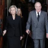 Los reyes eméritos Juan Carlos y Sofía a su salida de la capilla ardiente de Alfredo Pérez Rubalcaba en el Congreso de los Diputados en Madrid