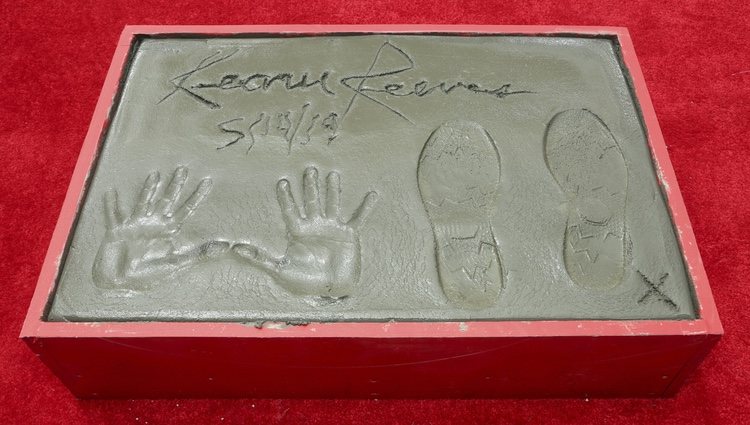 La huella de Keanu Reeves en el paseo de la fama de Hollywood
