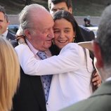 Victoria Federica abraza al Rey Juan Carlos
