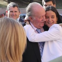Victoria Federica abraza al Rey Juan Carlos