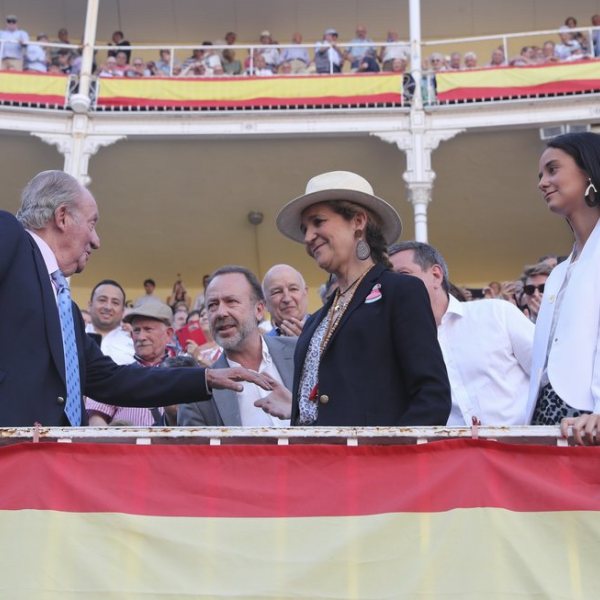 El Rey Juan Carlos I La Infanta Elena Y Victoria Federica En La Corrida De San Isidro