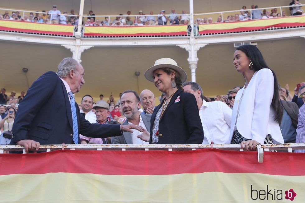 El Rey Juan Carlos I, la Infanta Elena y Victoria Federica en la corrida de San Isidro