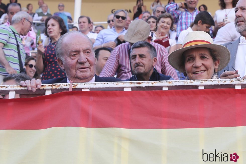 El Rey Juan Carlos I y la Infanta Elena en la corrida de San Isidro 2019