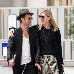 Jude Law y Phillipa Coan en el aeropuerto de Londres