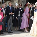 La Reina Isabel, el Duque de York, el Príncipe Harry, Beatriz de York y Edoardo Mapelli Mozzi en la boda de Lady Gabriella Windsor y Thomas Kingston