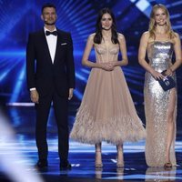 Bar Refaeli y el resto de presentadores del Festival Eurovisión 2019