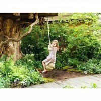 La Princesa Carlota se columpia en el jardín de Chelsea Flower Show 2019