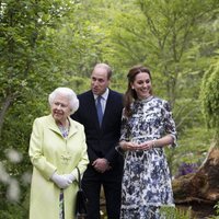 La Reina Isabel, el Príncipe Guillermo y Kate Middleton en Chelsea Flower Show 2019