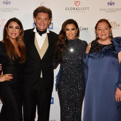 Maria Bravo, Philippe Seyres de Rothschild, Eva Longoria y Camille Seyres de Rothschild en la Global Gift Gala de Cannes