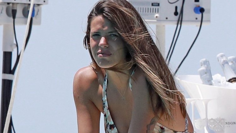 Laura Matamoros disfrutando de Ibiza a bordo de un velero