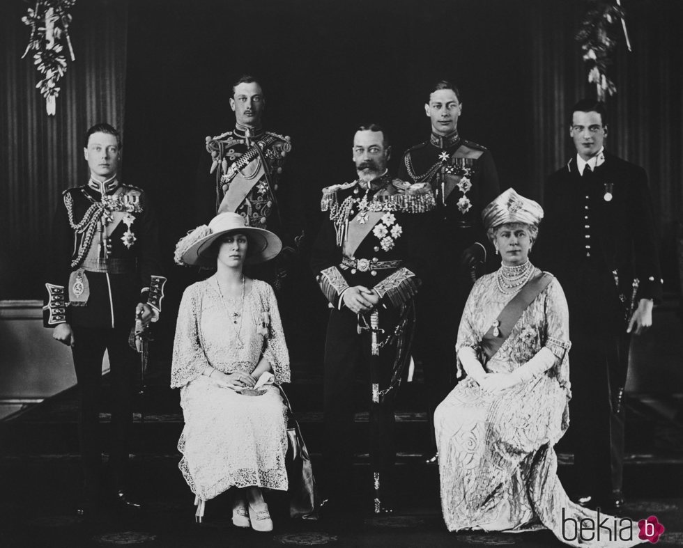 Los Reyes Jorge V y María de Teck con sus hijos
