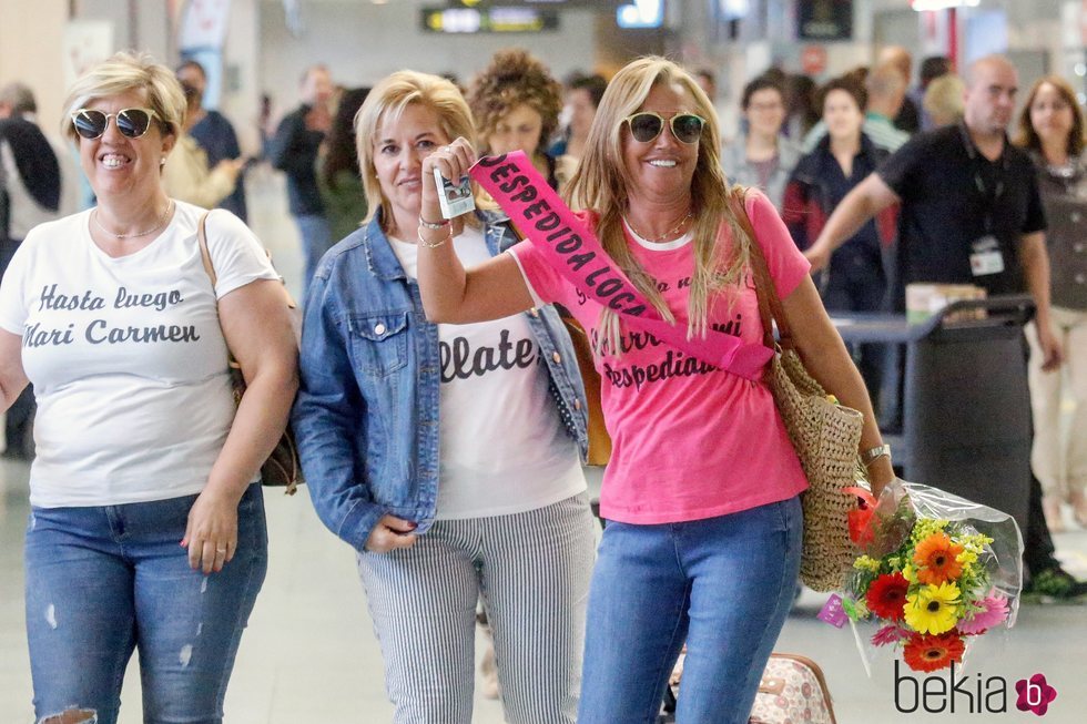 Belén Esteban llegando al aeropuerto de Ibiza en su despedida de soltera
